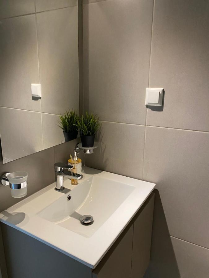 New 2Bd Aprt With Shared Rooftop Pool E2 Атина Екстериор снимка